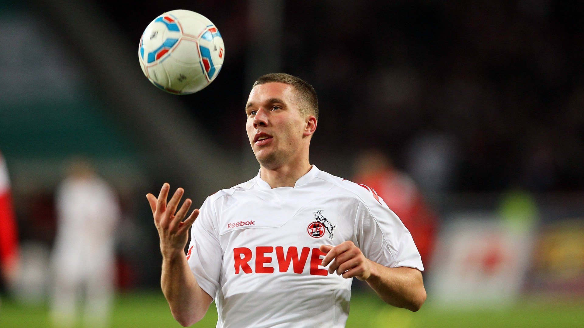 体育新闻中心独家人物专访,体育新闻的主持人是谁