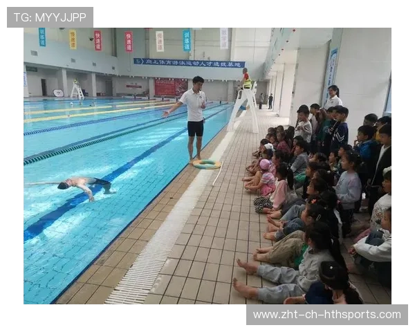 游泳队伍完成力量专项课，冲刺能力明显提升