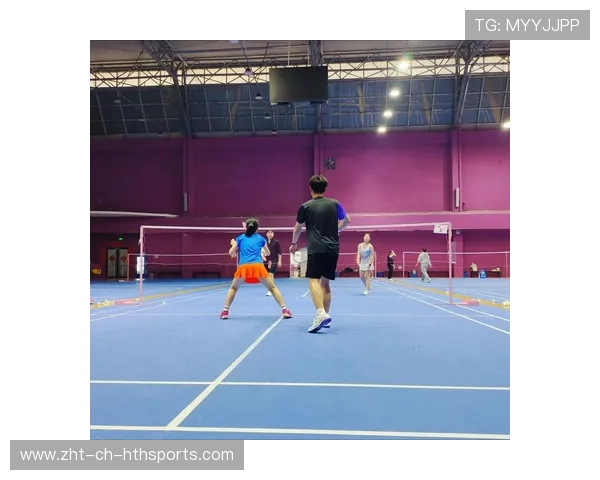 羽毛球拉吊战术不断，打到对手体力耗尽